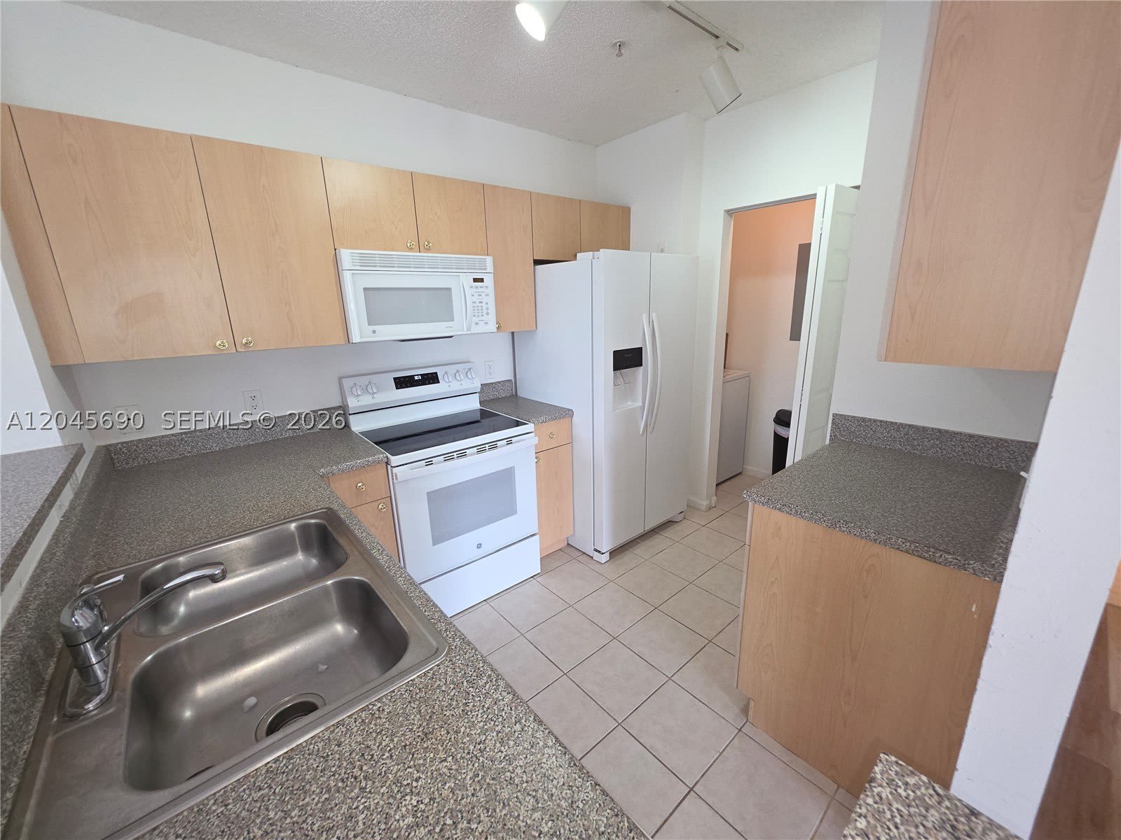 8070 N Nob Hill Rd – photo 5