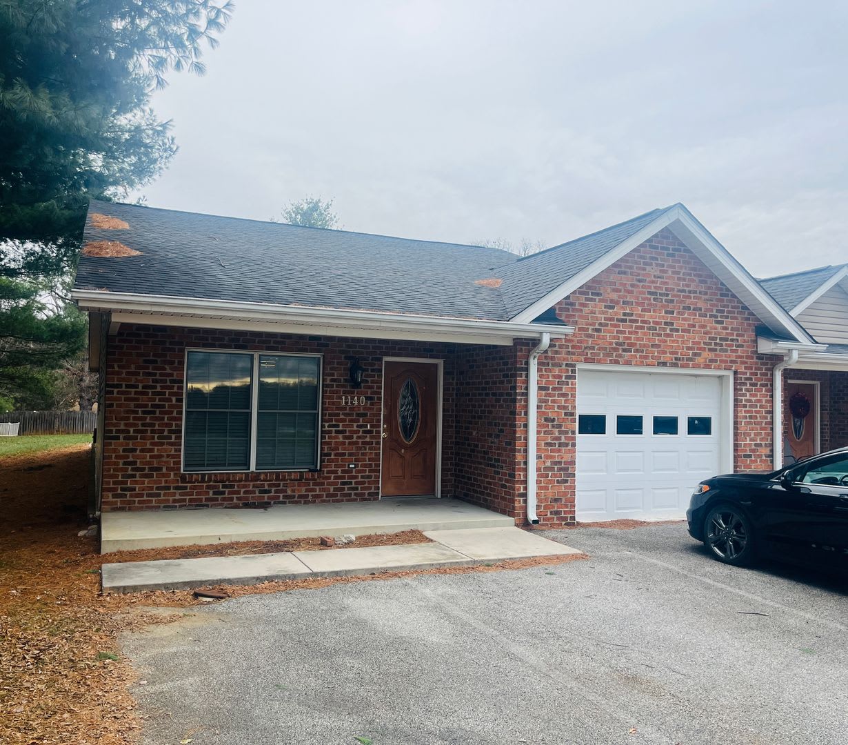 3 Bedroom, 2 Bath Townhouse – photo 1