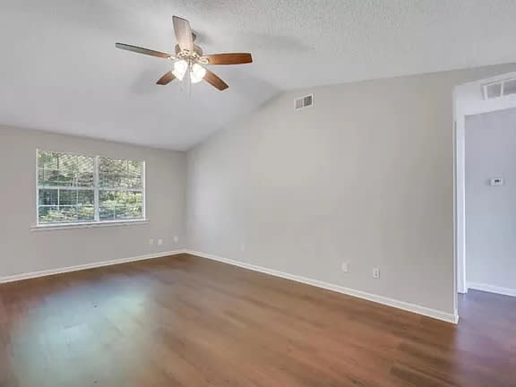 105 NE Shayna Drive – photo 2