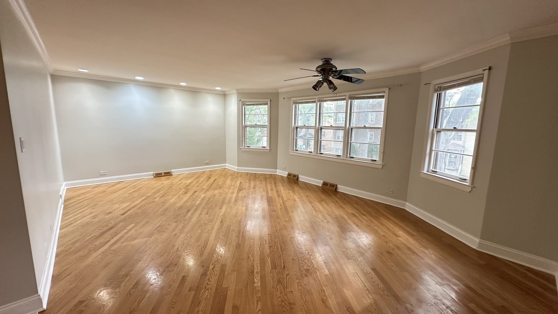 5717 N Saint Louis Avenue – photo 2