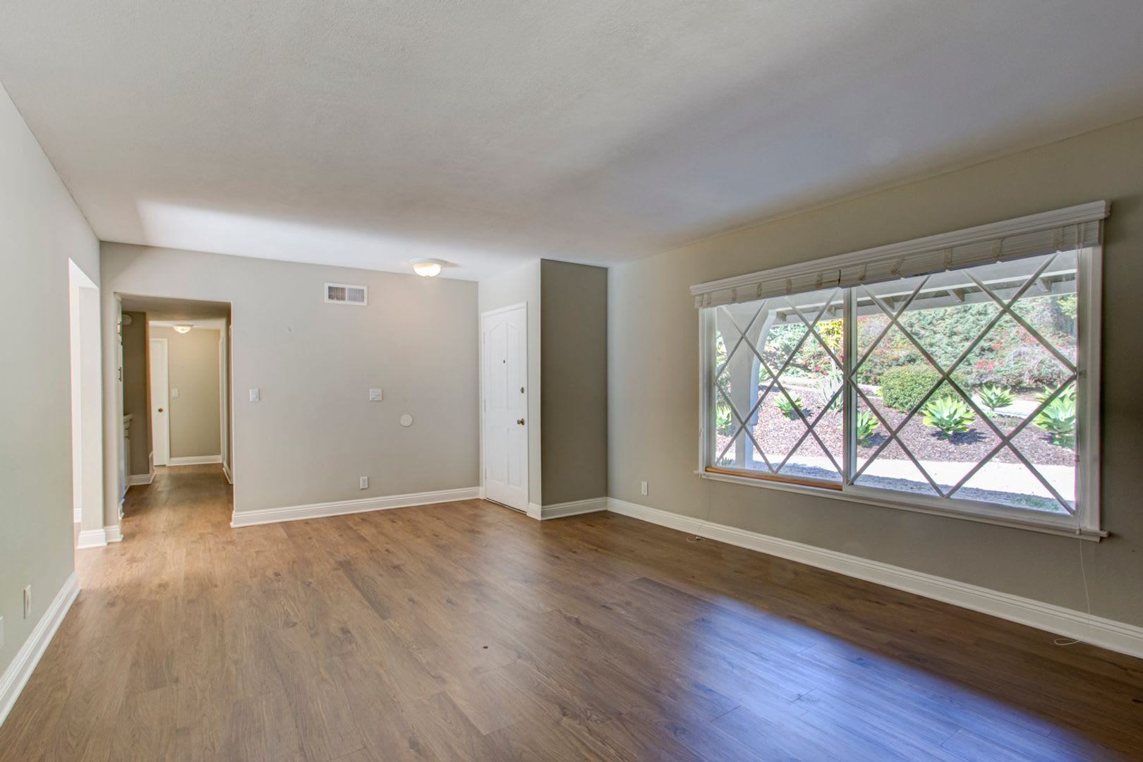 Beautiful Renovated 3bd/2bth Mesa Home – photo 3
