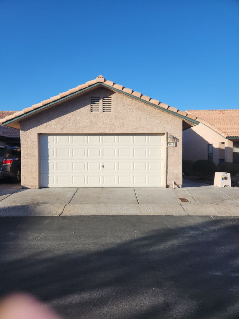 Single Story 2 Bed 2 Bath With 2 Car Garage In Gate Community – photo 1