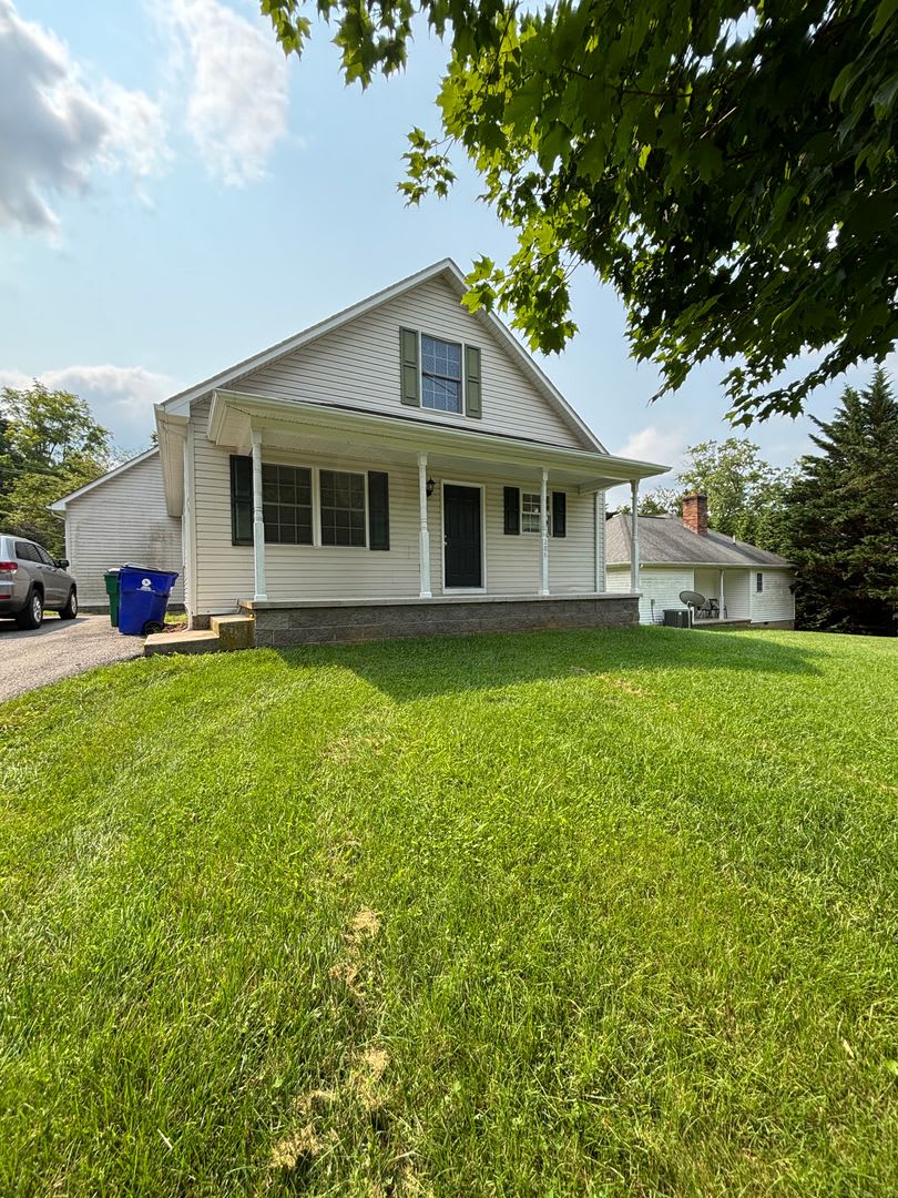 3 Bedroom 2 Bath Duplex – photo 2