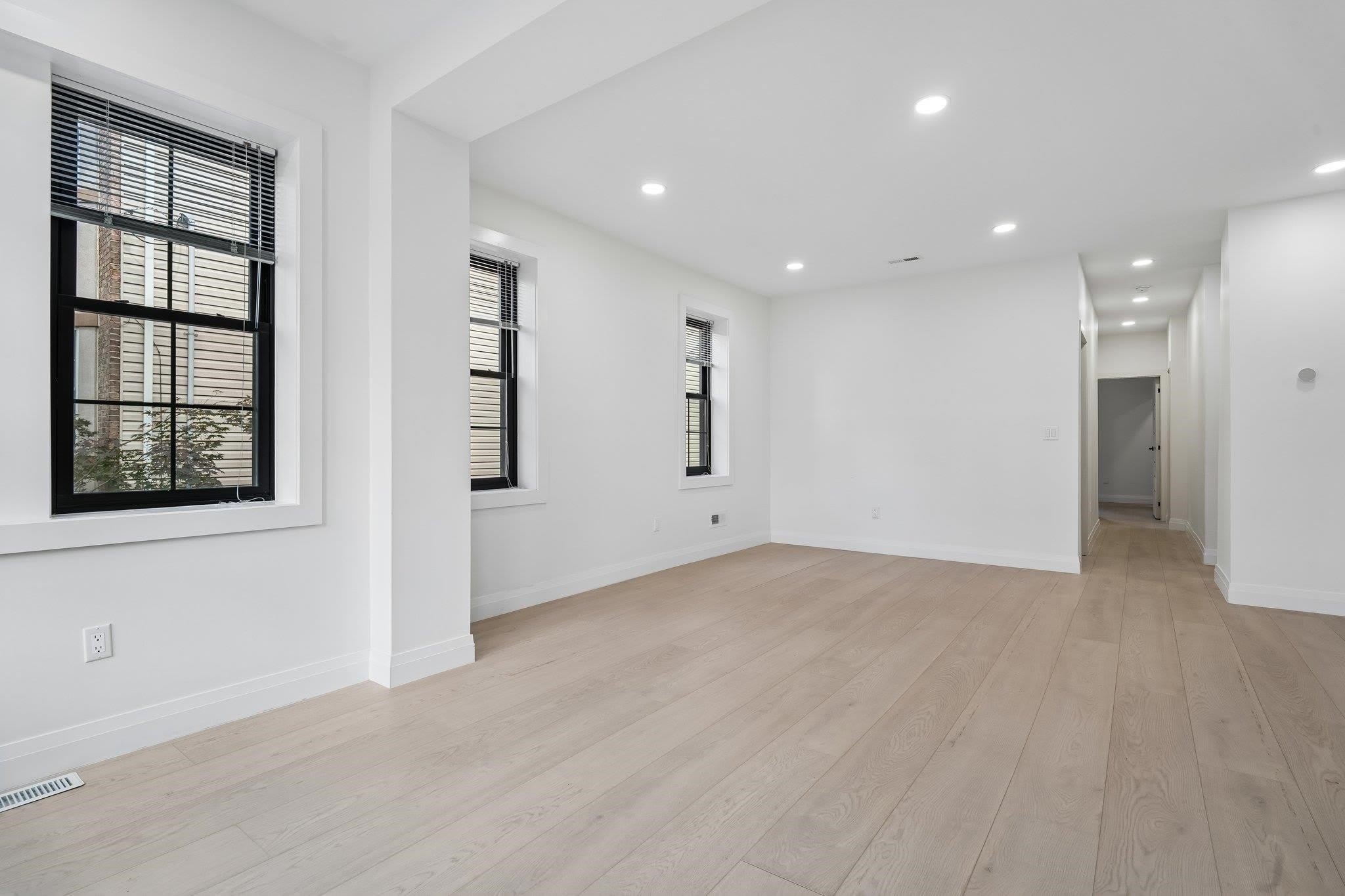 423 AURORA AVE – photo 5