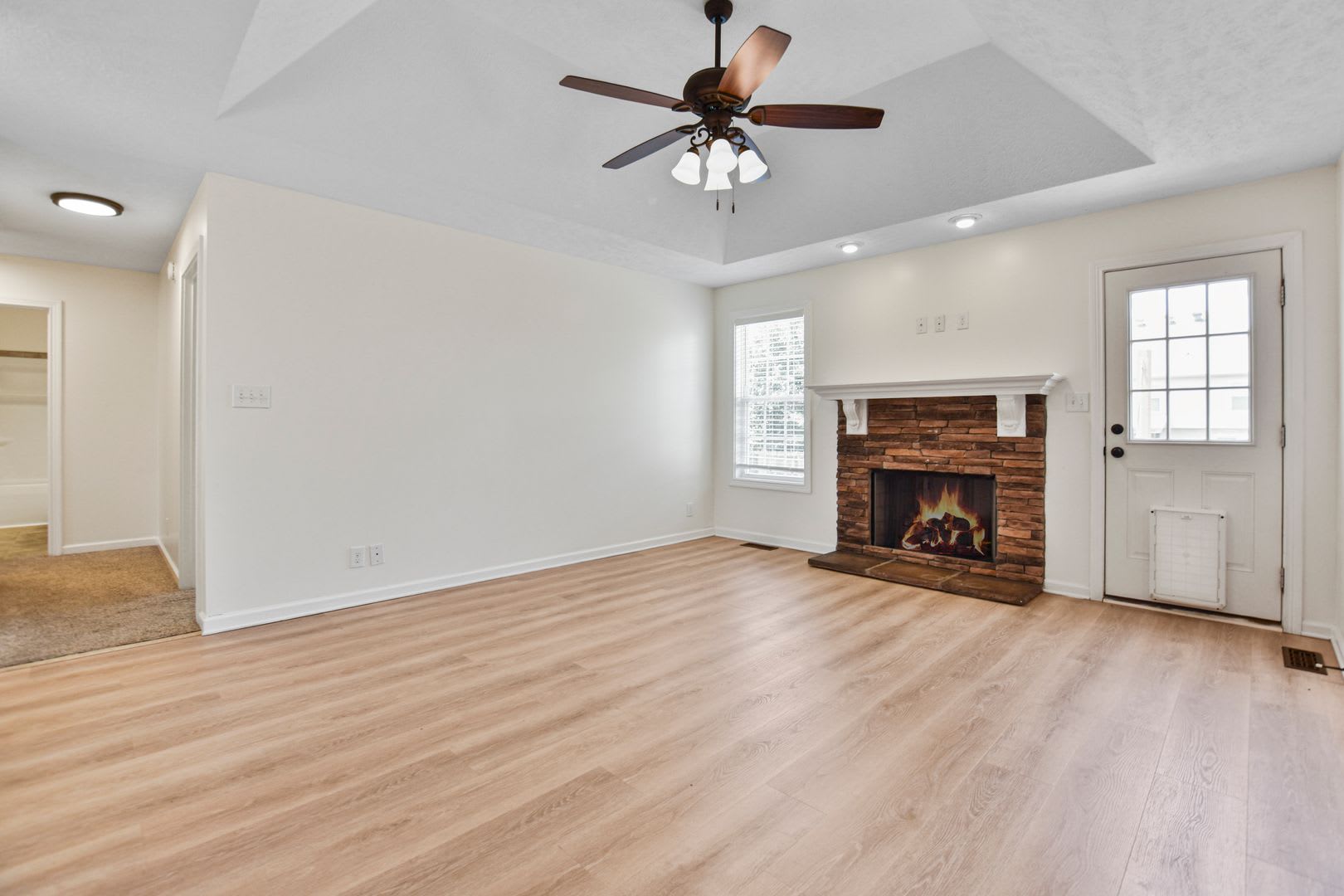 Pet Friendly Three Bedroom with Bonus! – photo 3