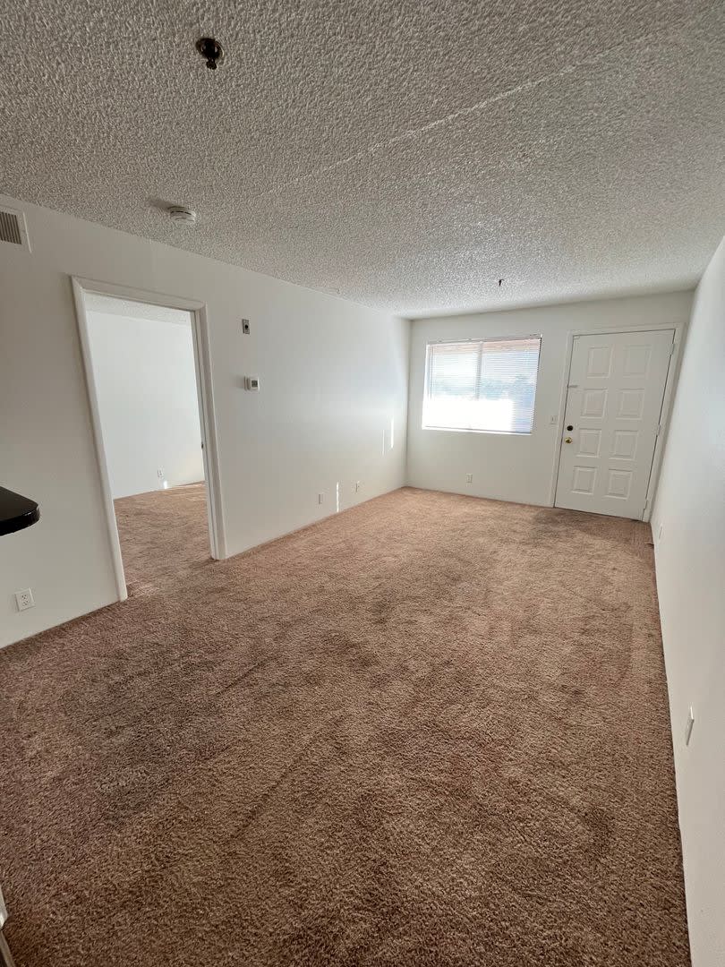 1 Bedroom 1 Bathroom Condo unit Near Las Vegas Strip! – photo 2
