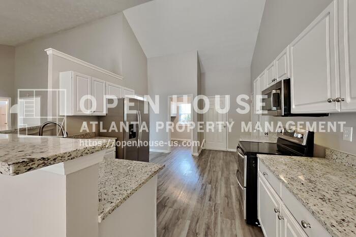 1874 Manor Oak Lane Northeast – photo 5