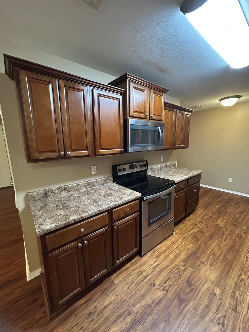 1007 S Greenwich Ave – photo 4