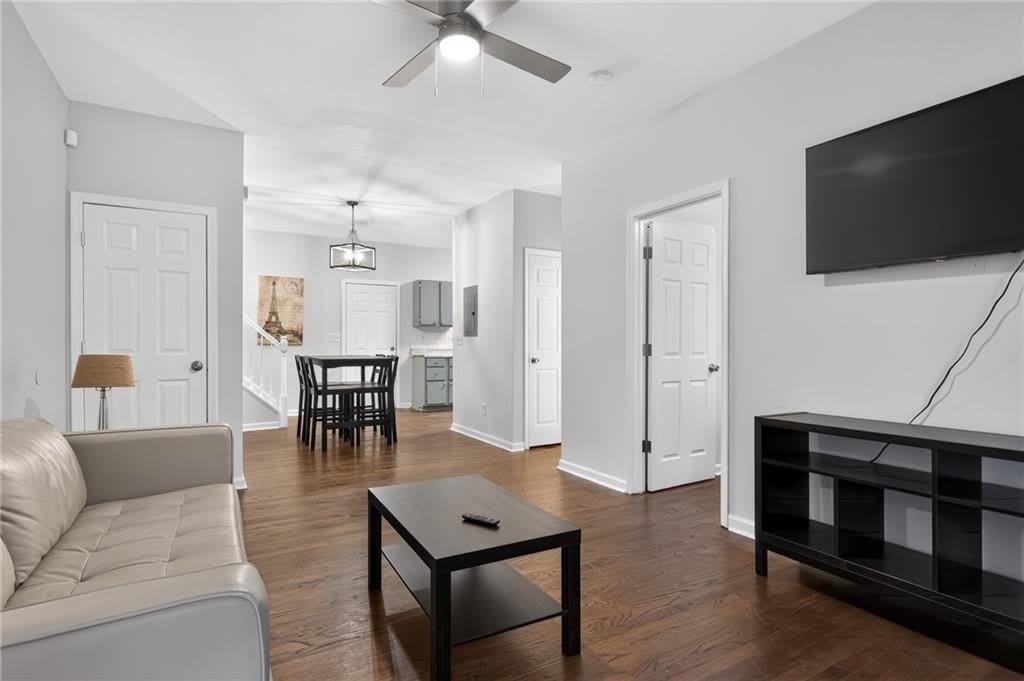 1021 Ada Avenue NW – photo 2