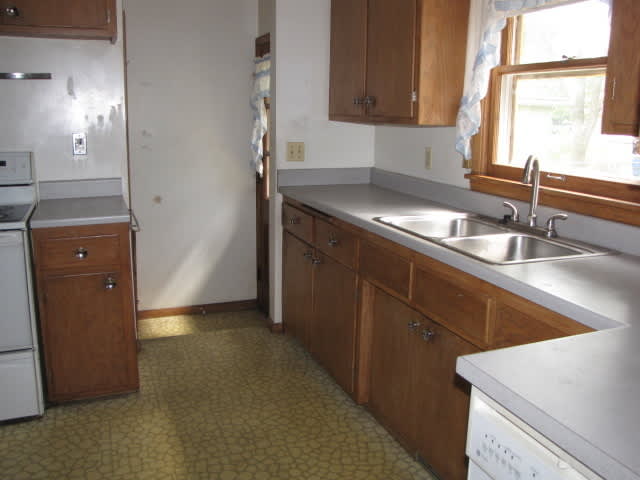 Great location in Richfield,*3Bed*1Bath single family home Avail Now! – photo 4