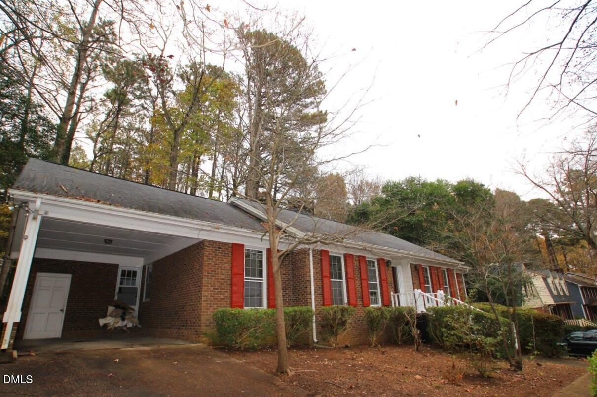 1406 Bloomingdale Drive – photo 2