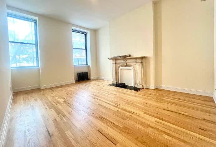 128 E 24th St – photo 1