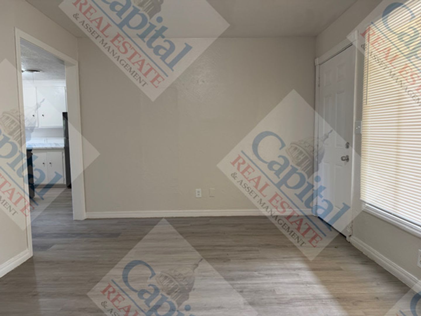 Charming 3 Bedroom W/ Bonus Room – photo 4