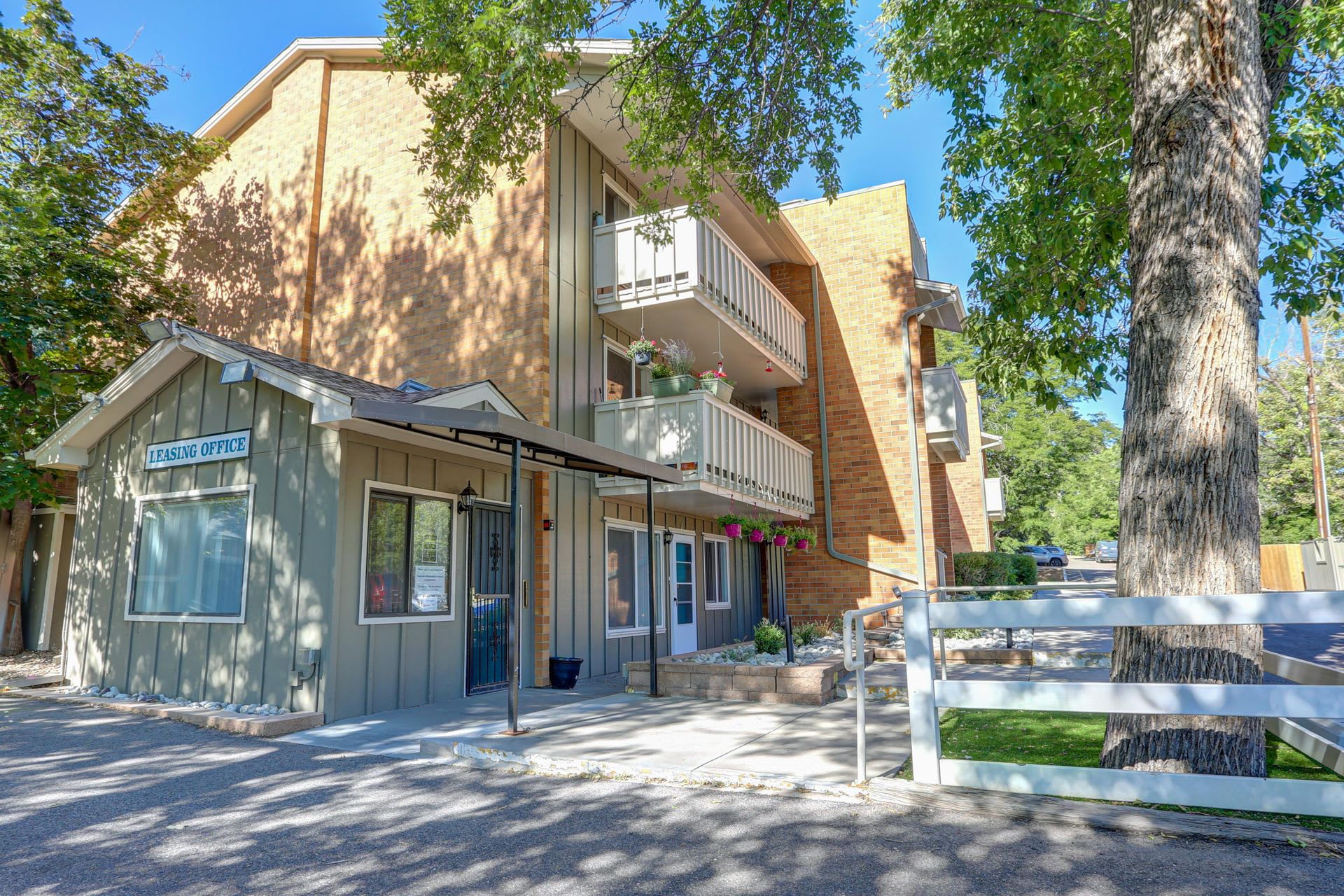 Oak Hill Apartments – photo 1