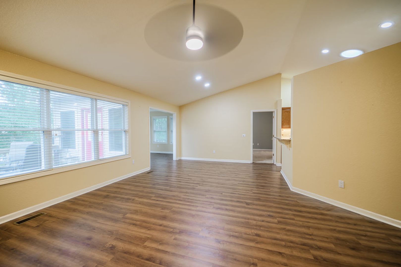 Charming 3 bedroom, 2 bathroom located in the picturesque Hot Springs Village – photo 4