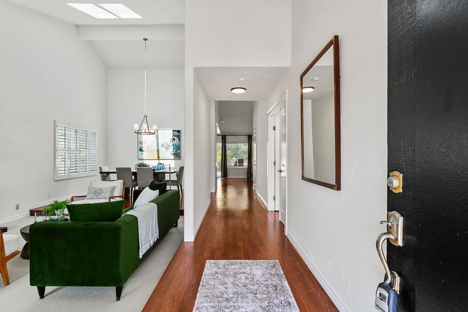 Beautifully Furnished Designer Single-Level 3 Bedroom Home with Lake Mission Viejo Access! – photo 5