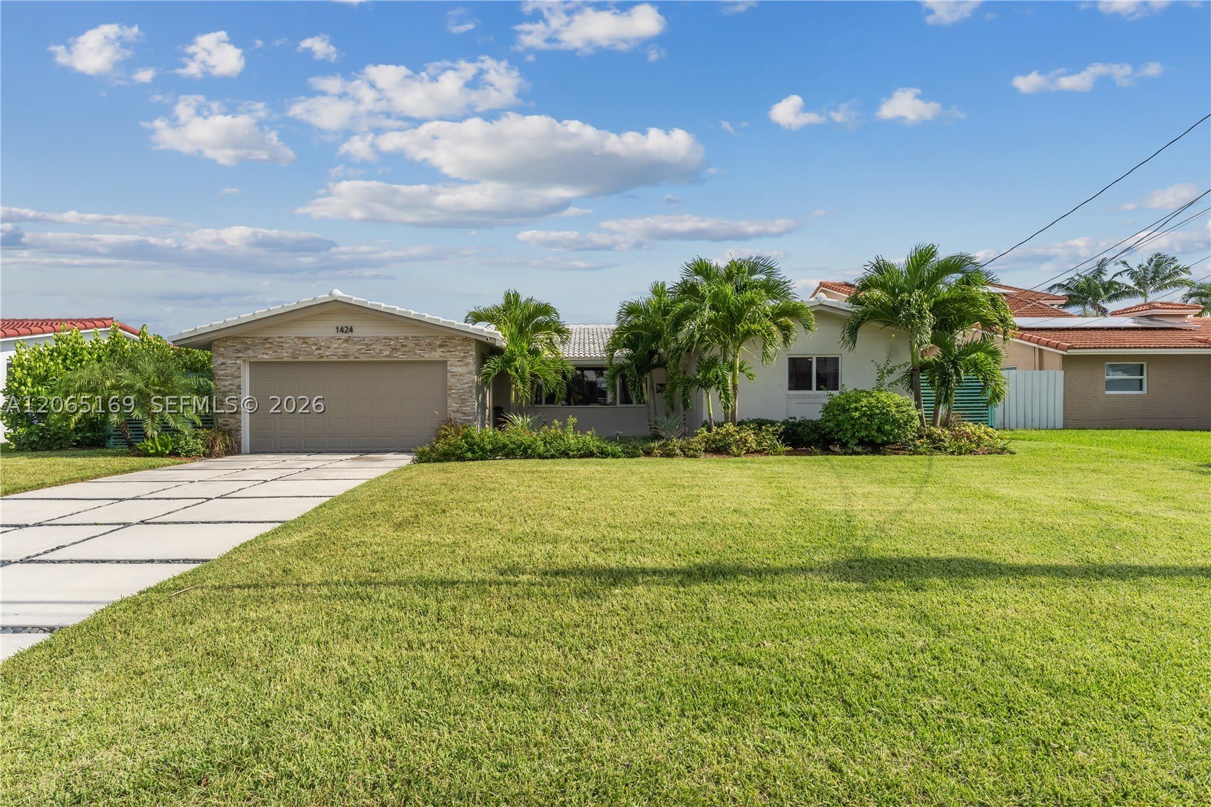 1424 NE 53rd Ct – photo 2