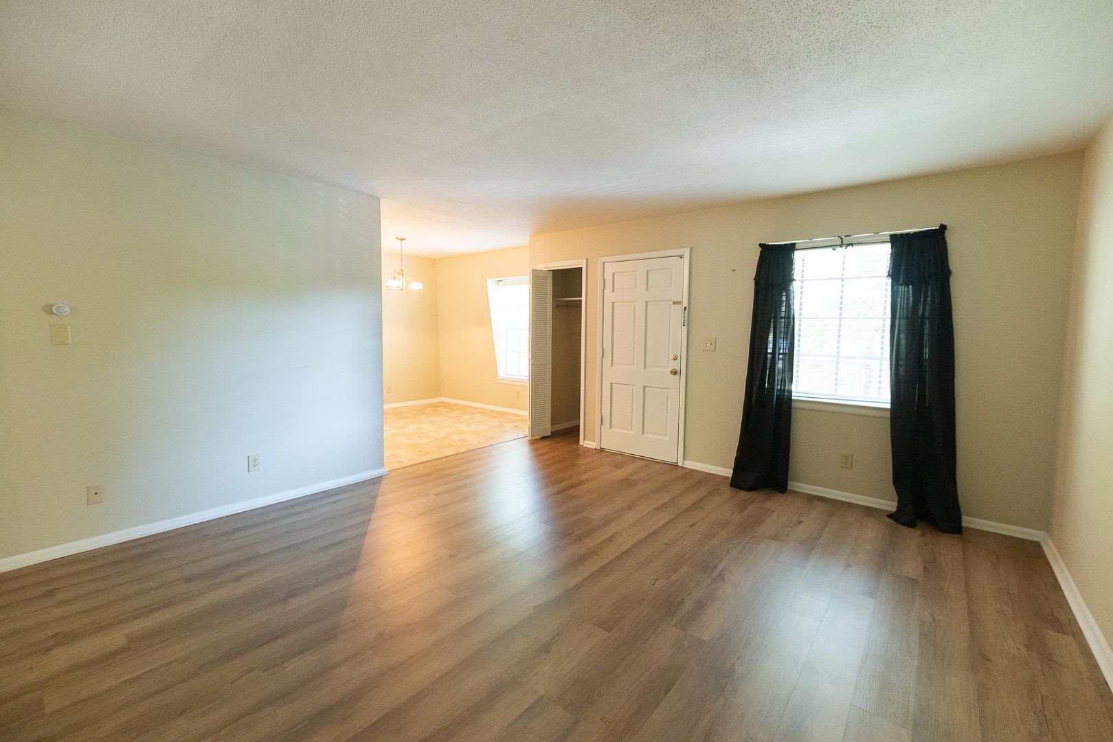 Well-maintained 2-bedroom, 1-bath upper level condo in Winston-Salem – photo 5