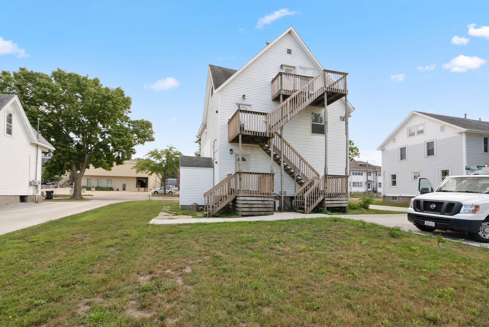 1015 W 22Nd St – photo 2