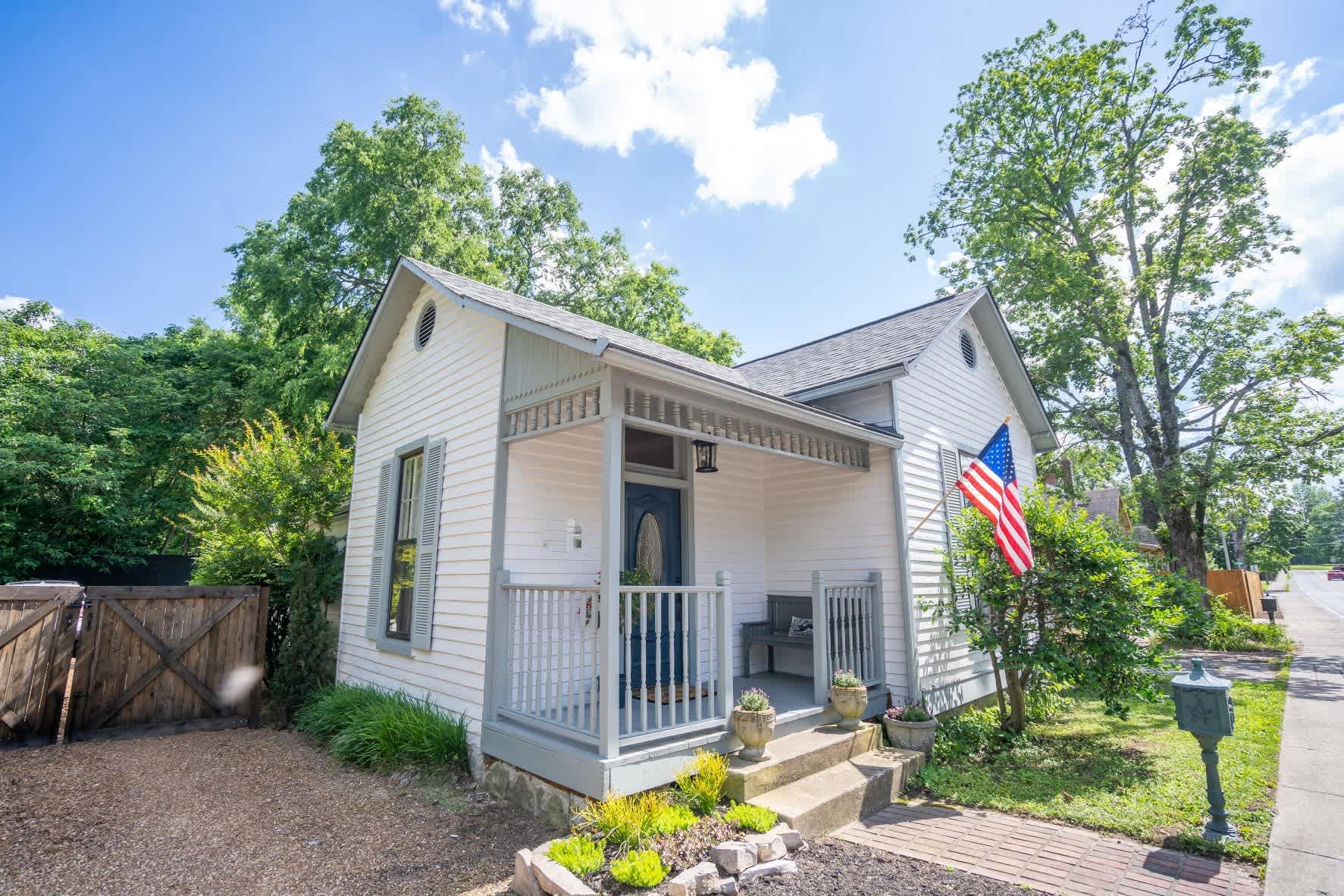 315 South Margin Street – photo 2