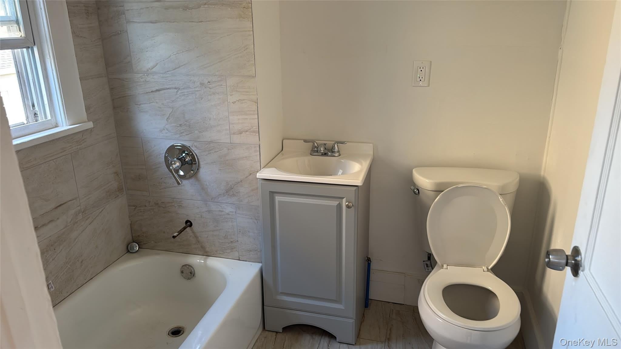 20 Benton Avenue – photo 5