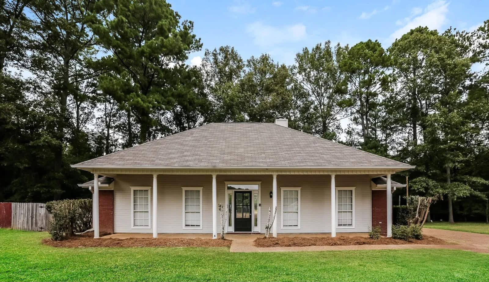 933 Mountain Crest Dr – photo 1