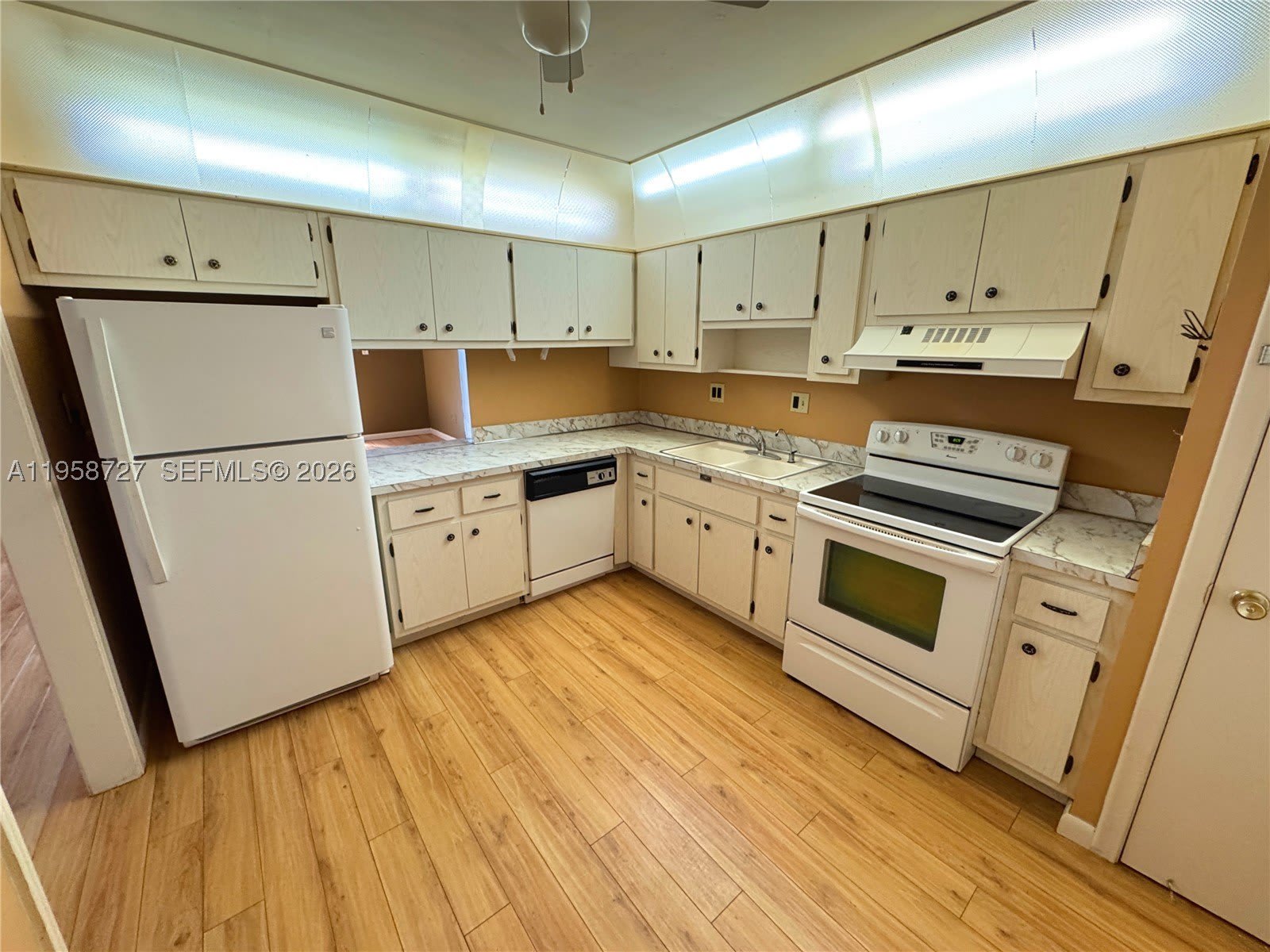 2060 NW 48th Ter – photo 1
