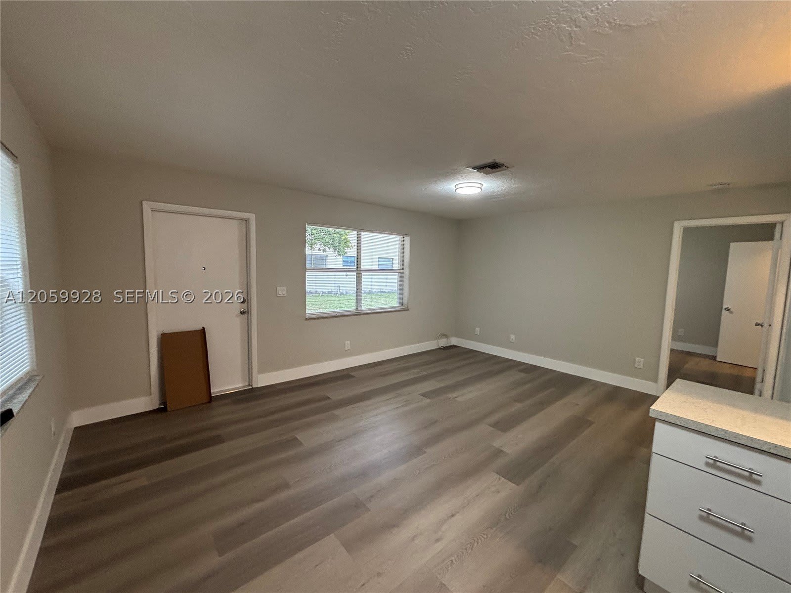 1011 Sw 8Th St – photo 5