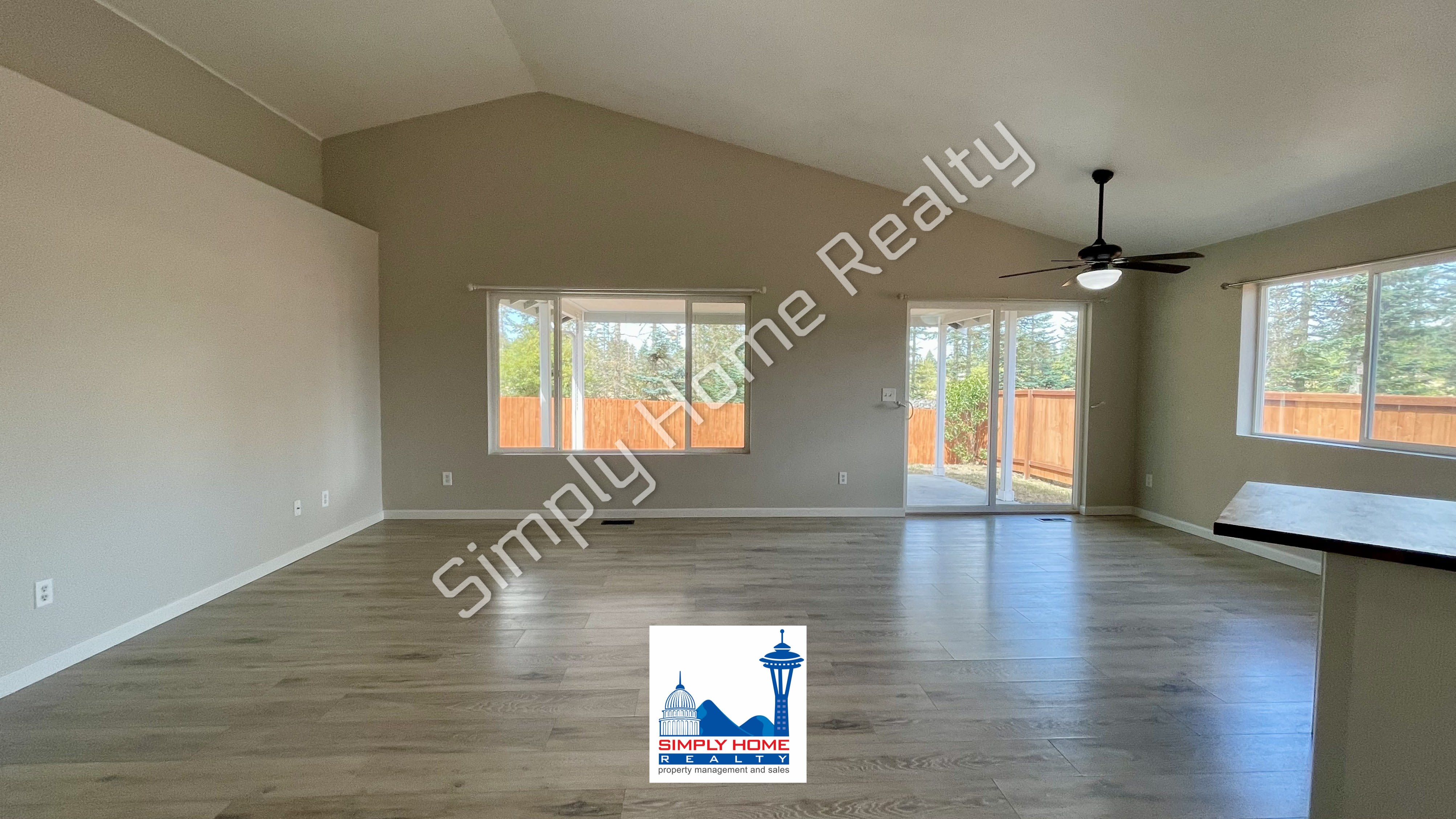 9807 Greenleaf Loop SE – photo 3
