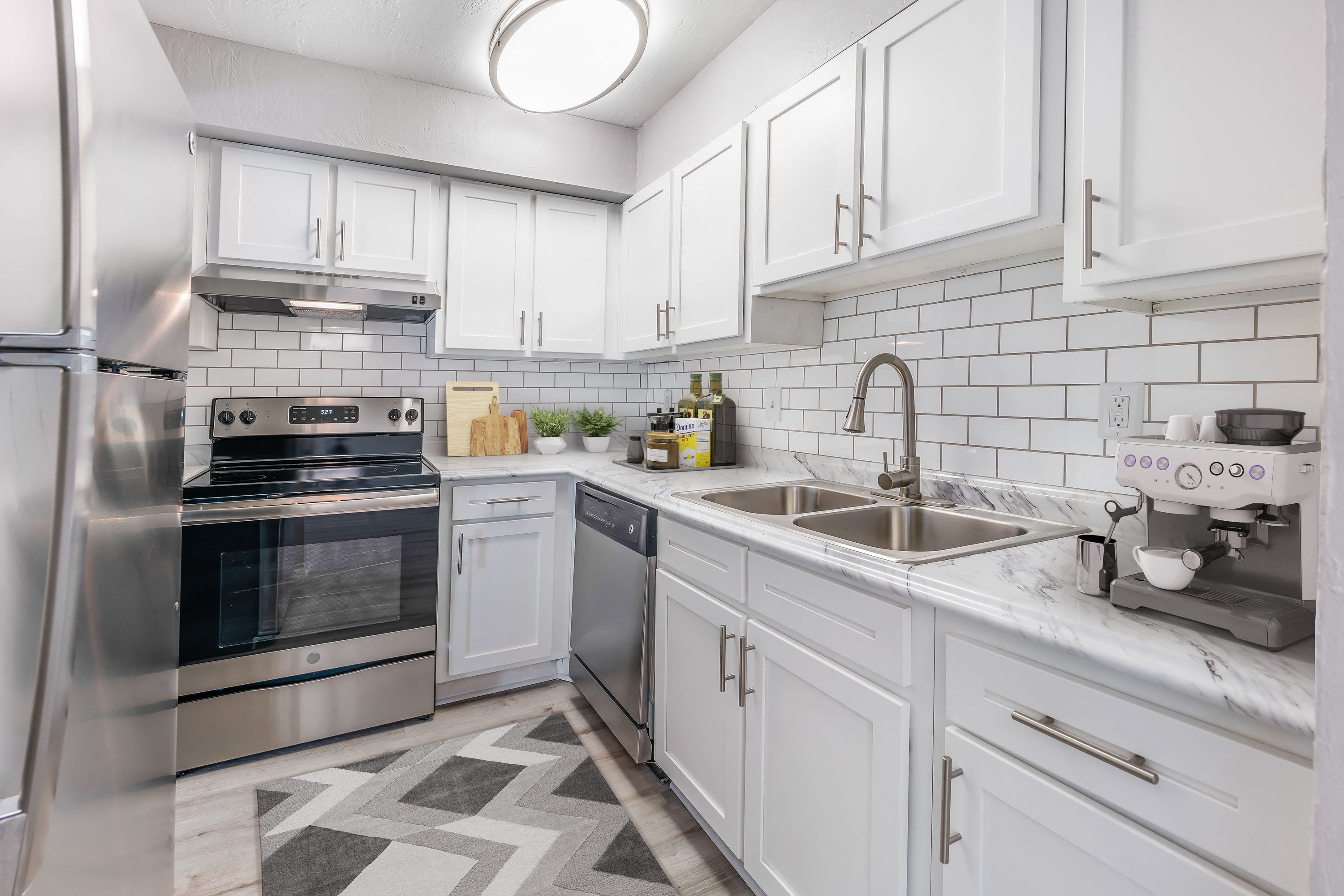 Mystic Bay Apartments – photo 1