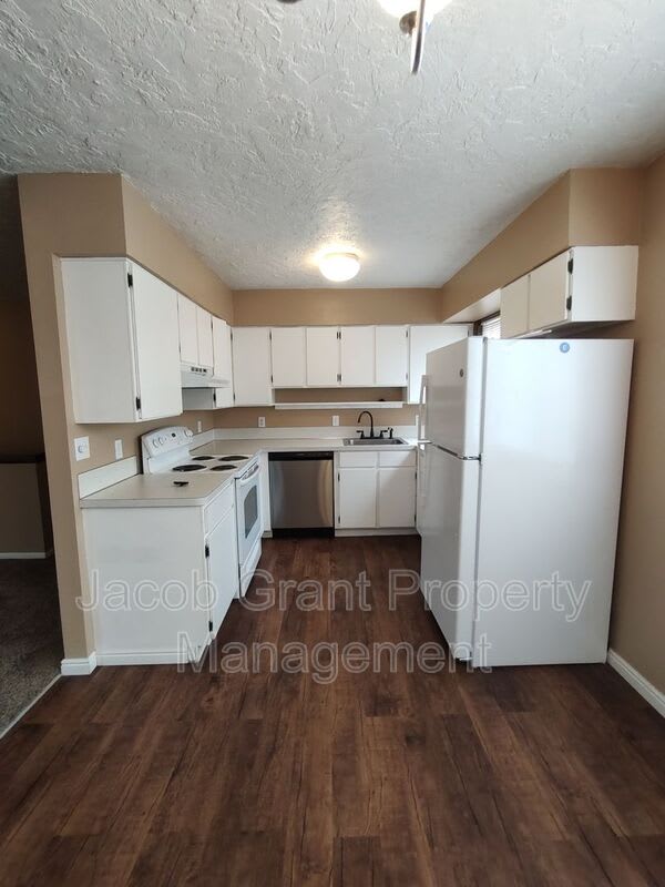2215 Gail Drive – photo 5