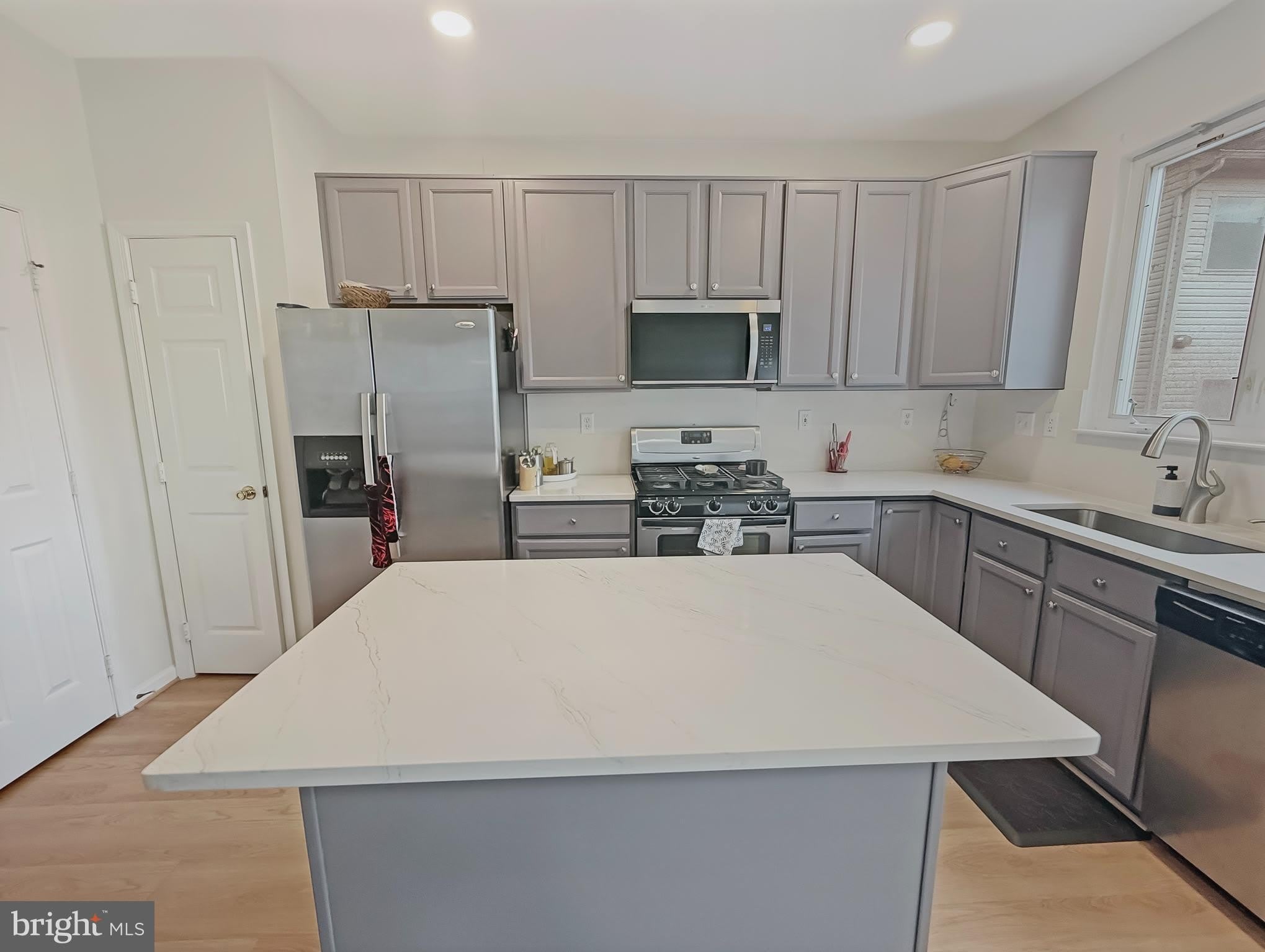 2535 JAMES MONROE Circle – photo 3