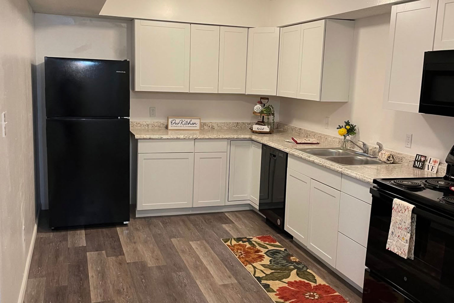 Hillsdale Apartments – photo 1