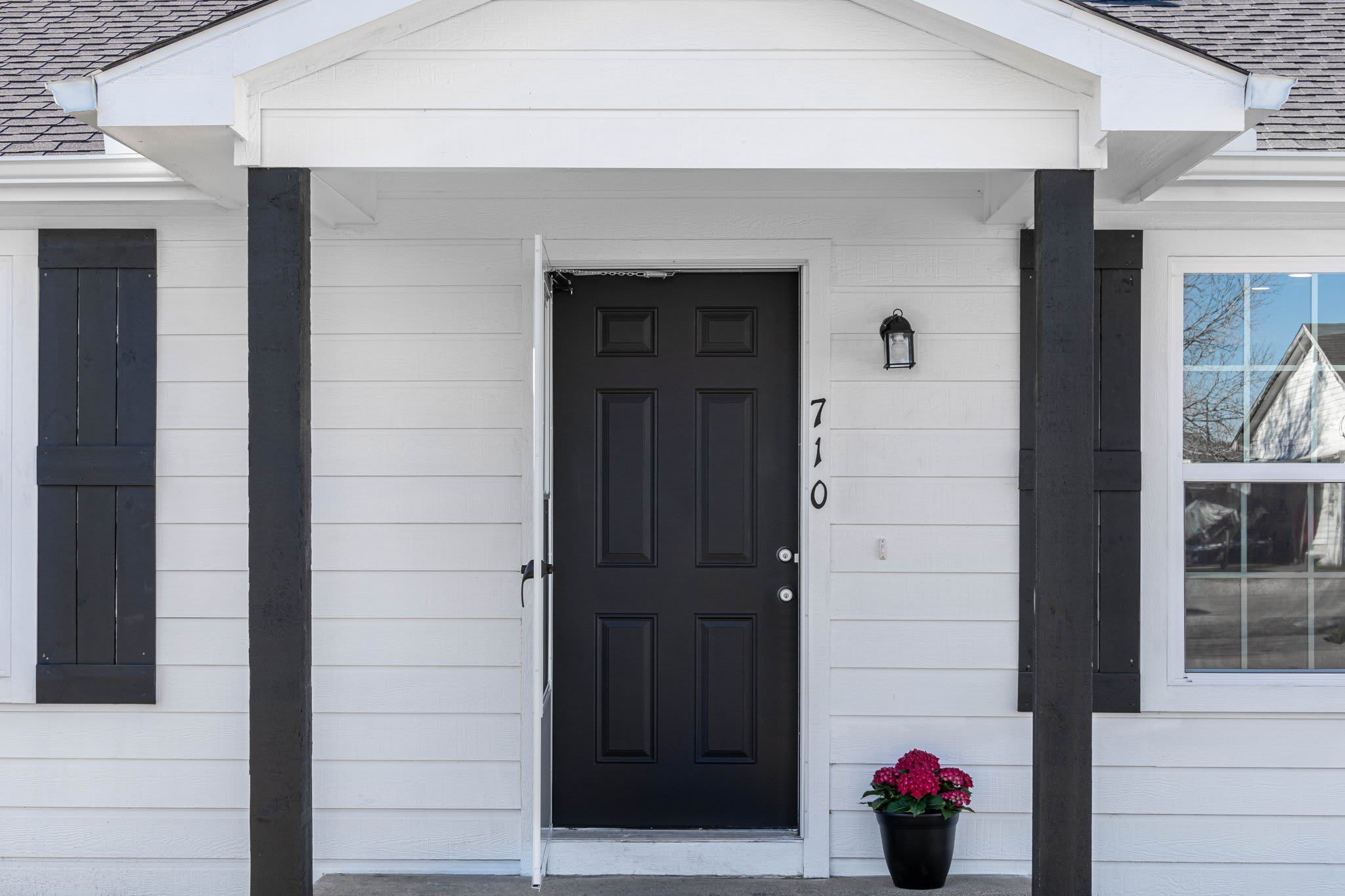 710 W Elm Street – photo 2