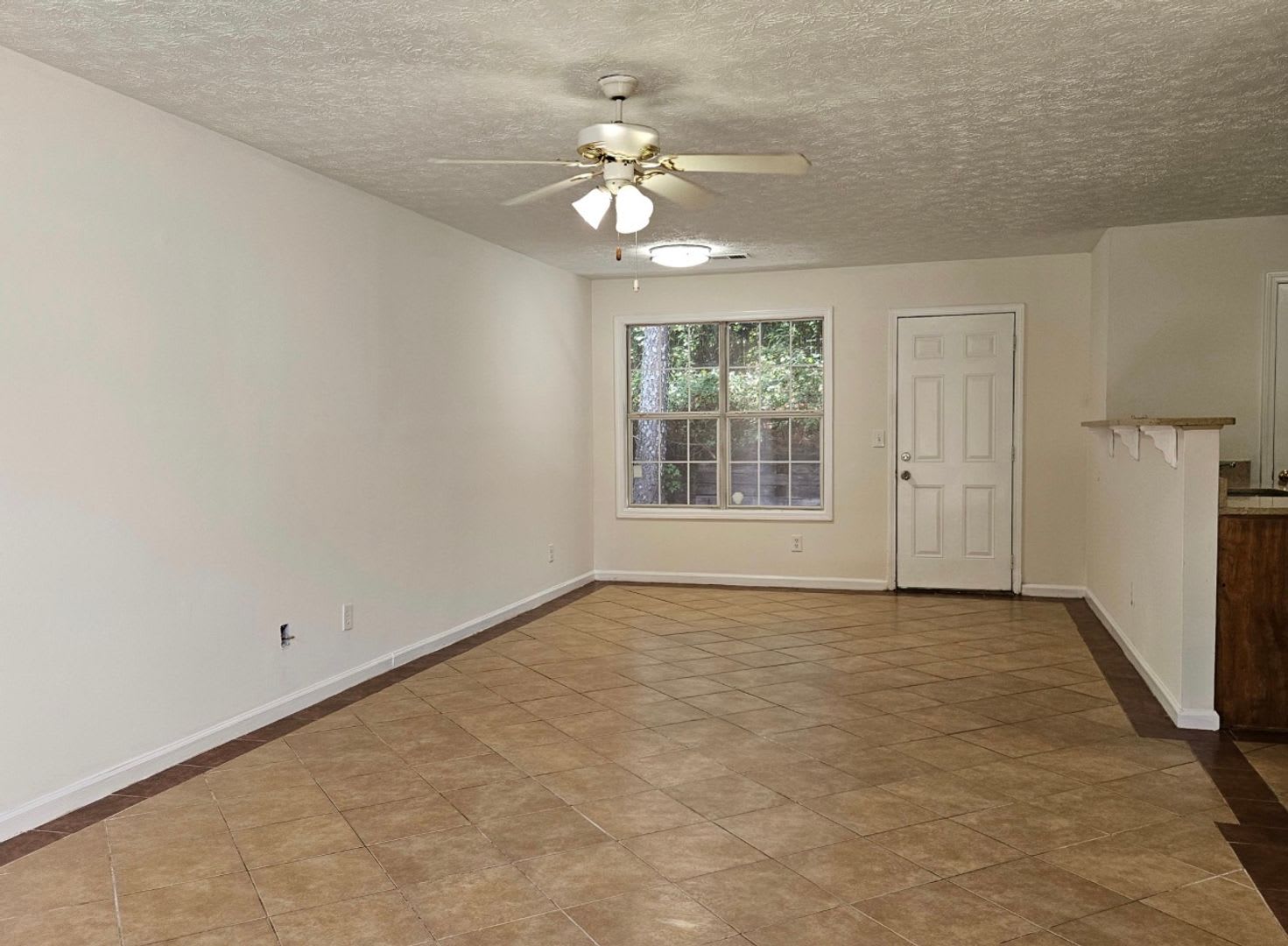 Beautiful 3 bedroom, 2 bath ranch home in Rex – photo 2