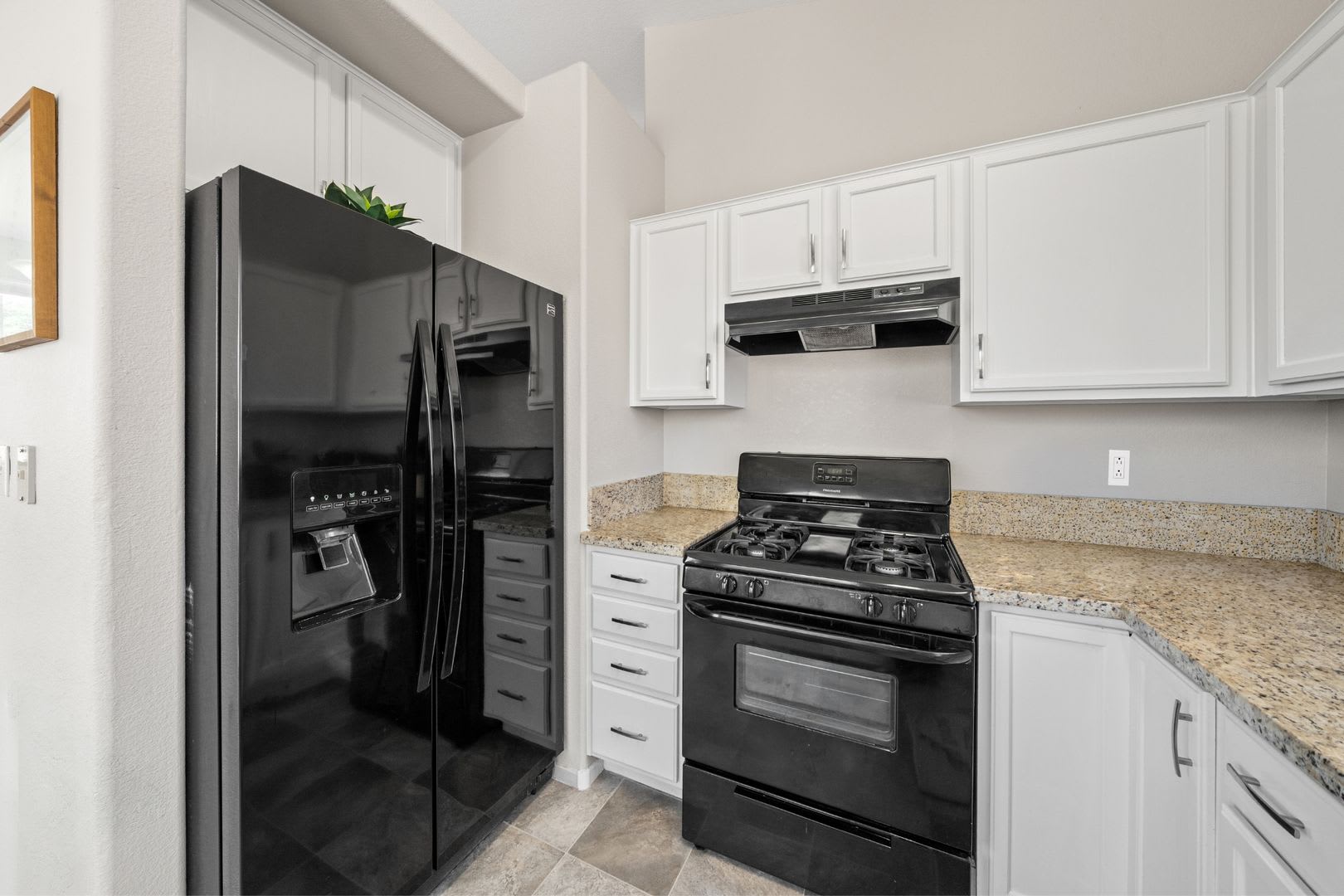 Fully Furnished Single Story Near Silverado Ranch – photo 5