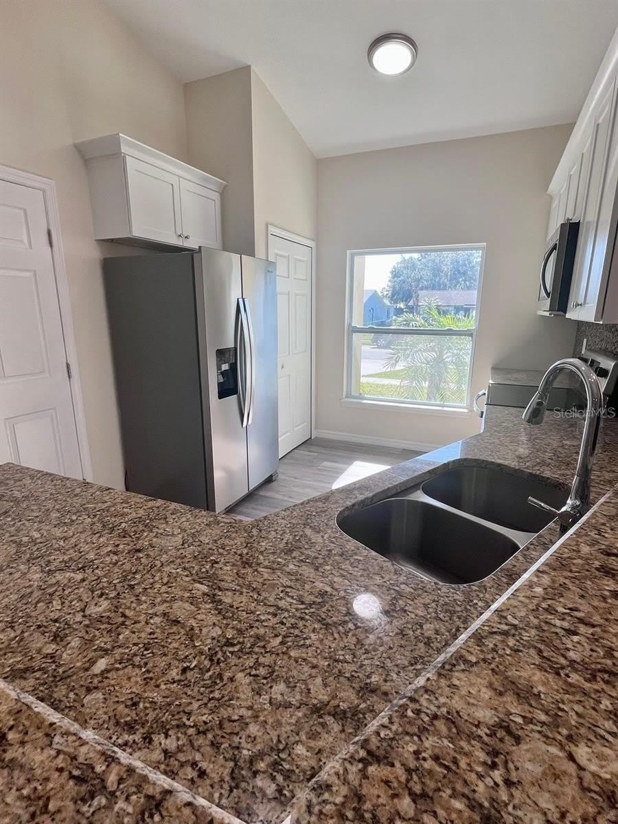 925 LORA Street – photo 5