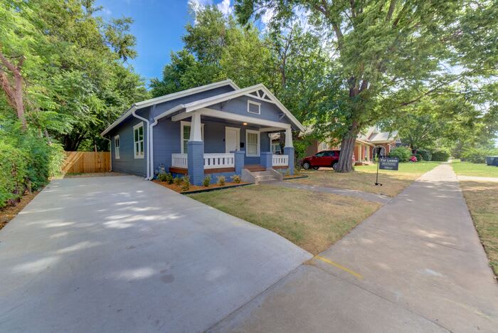 2607 East 10th Street – photo 1