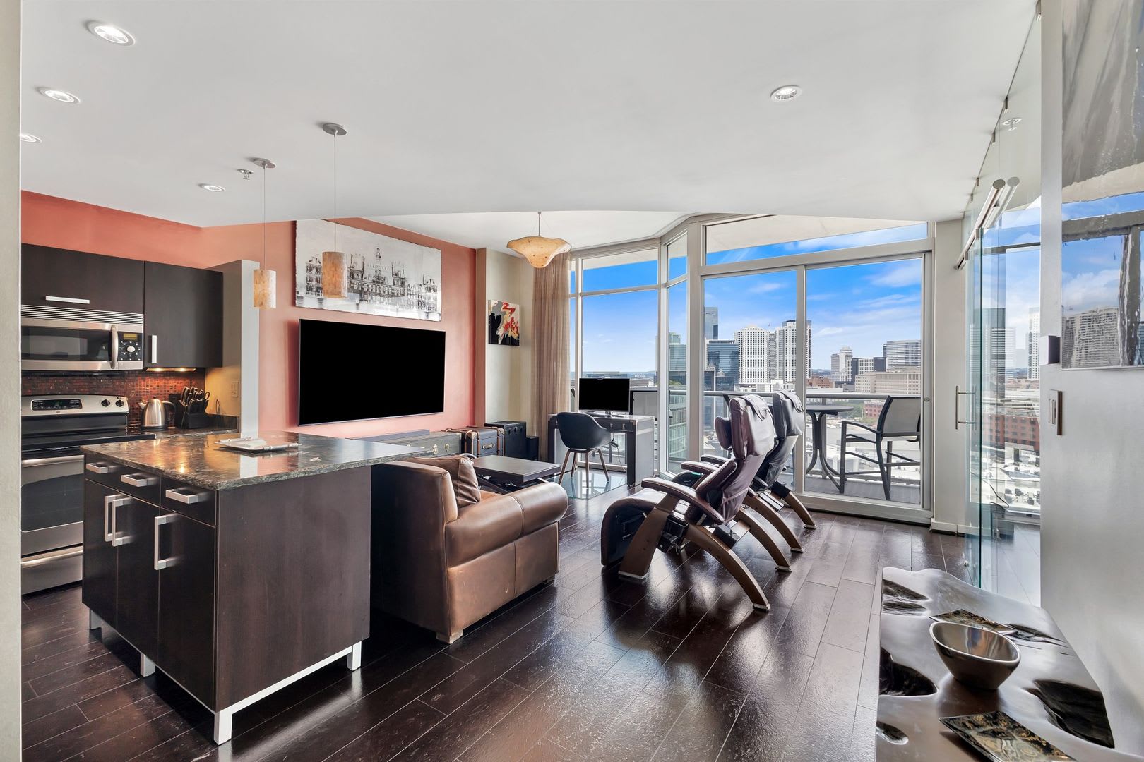 Fully Furnished 15th Floor Condo At Icon In The Gulch – photo 5