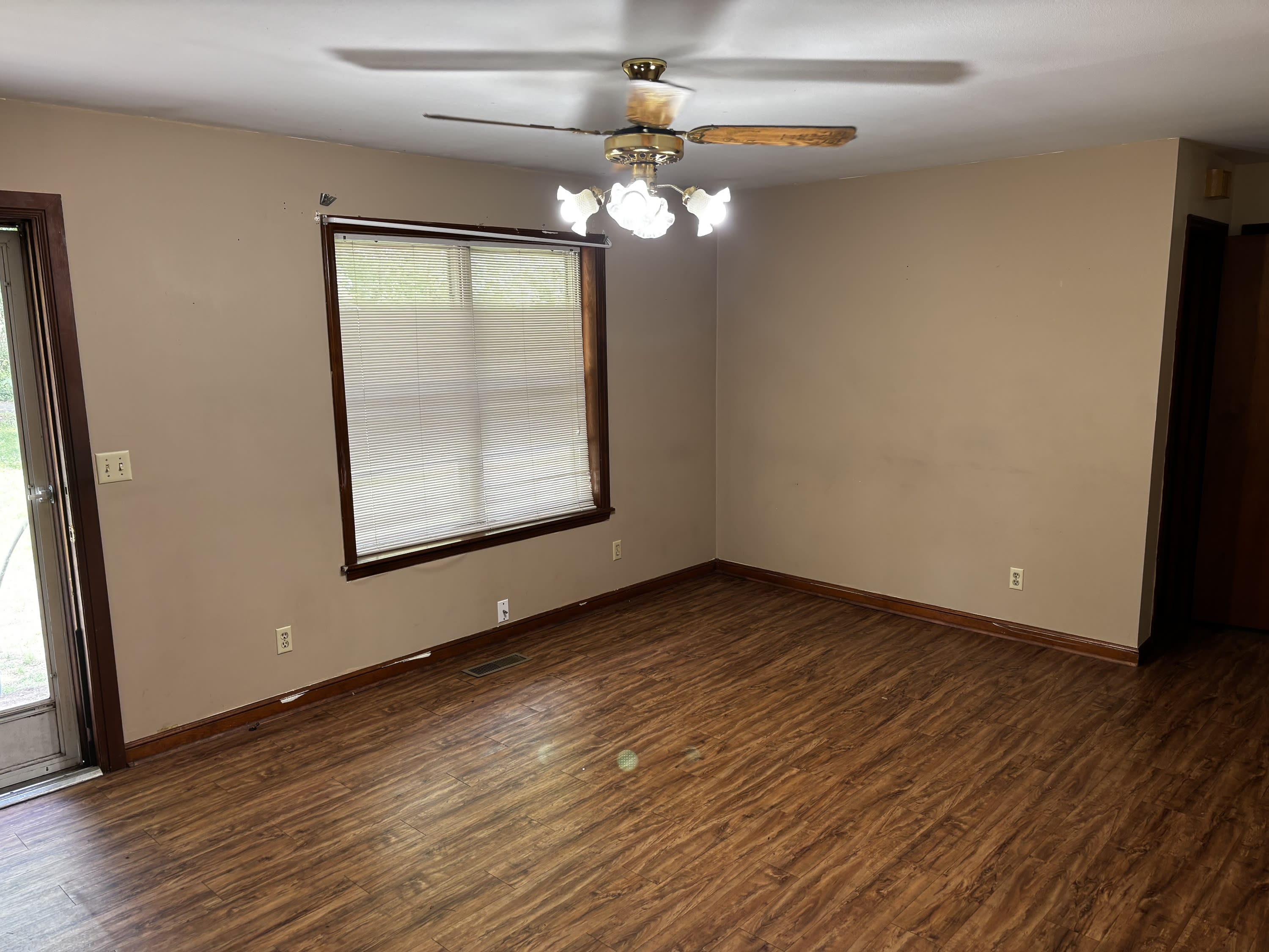 307 N CENTRAL ST – photo 2