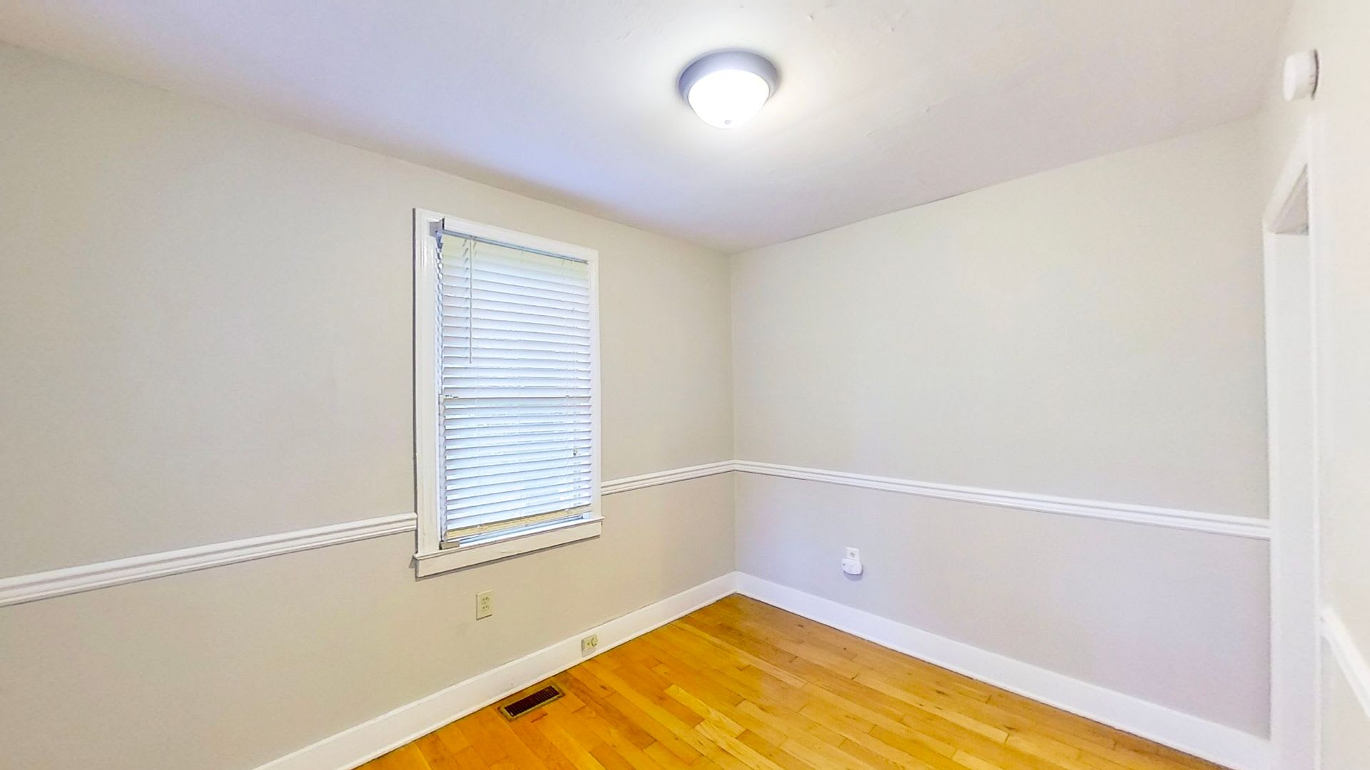 1506 Pendleton – photo 2