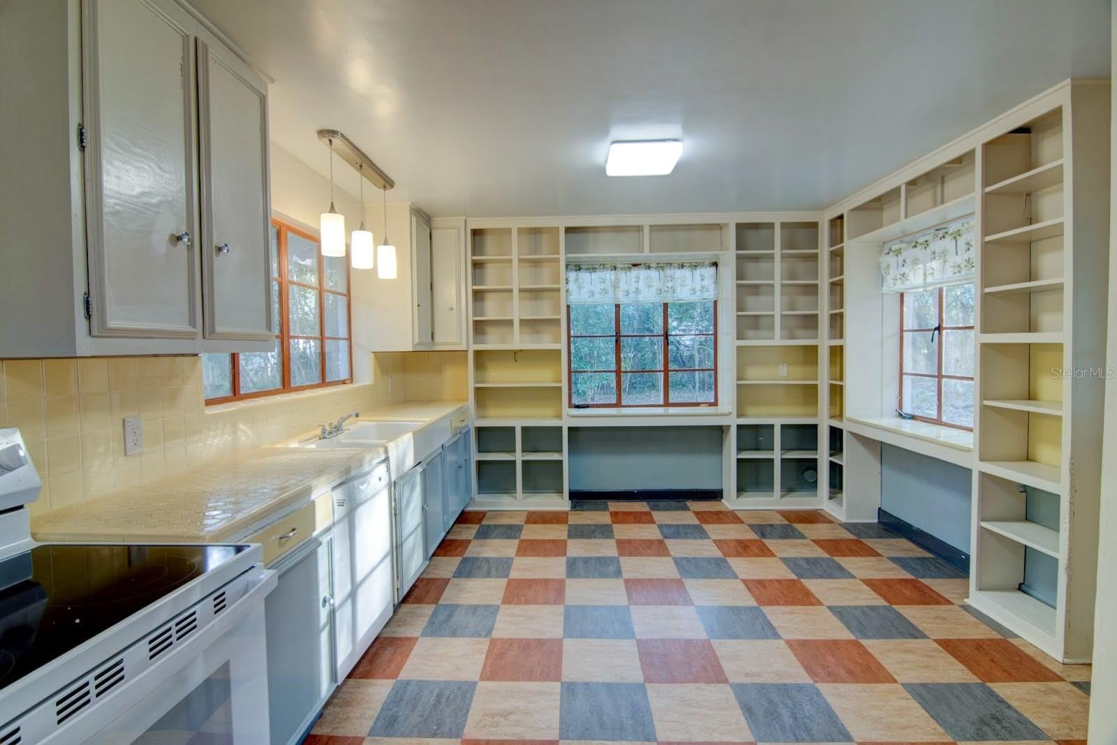 2049 NW 9TH Avenue – photo 4