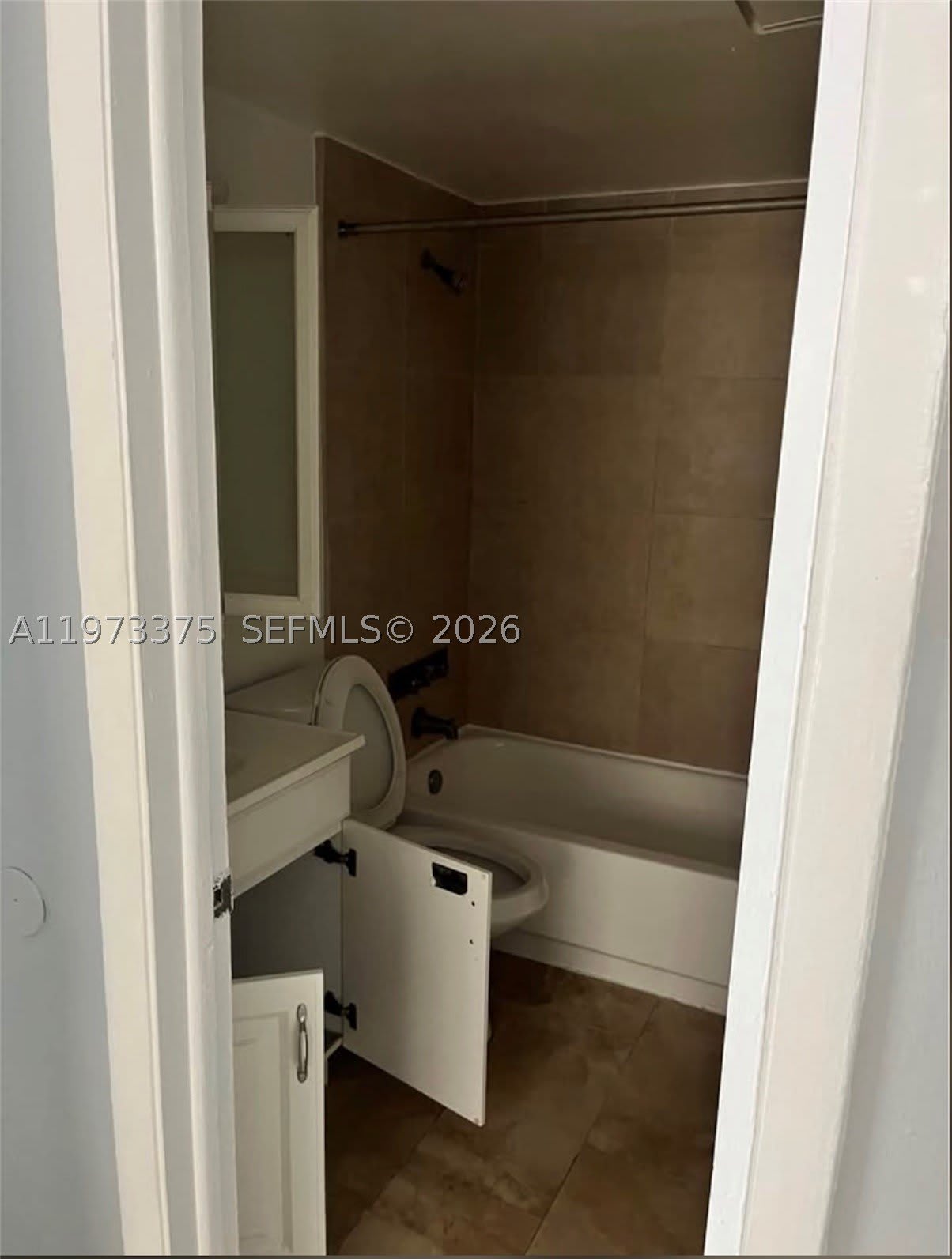 3211 SW 44th St – photo 3