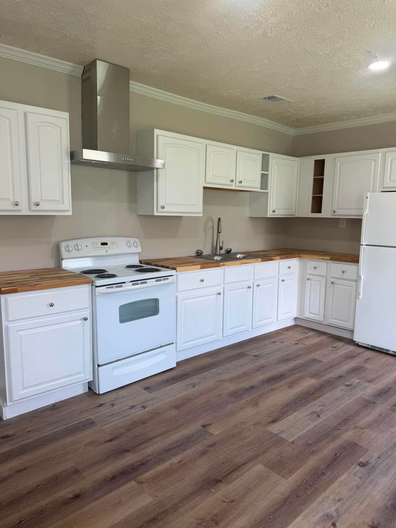 NEW LISTING – photo 4