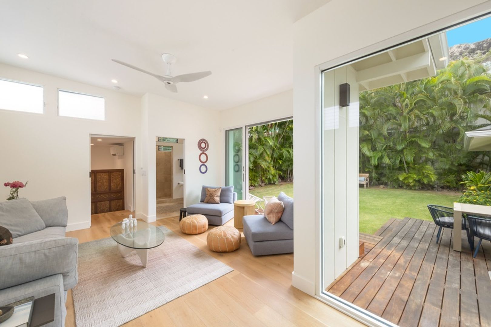 Majestic Retreat: Close to Beach, Designer Details, Expansive Rear Deck Views – photo 2