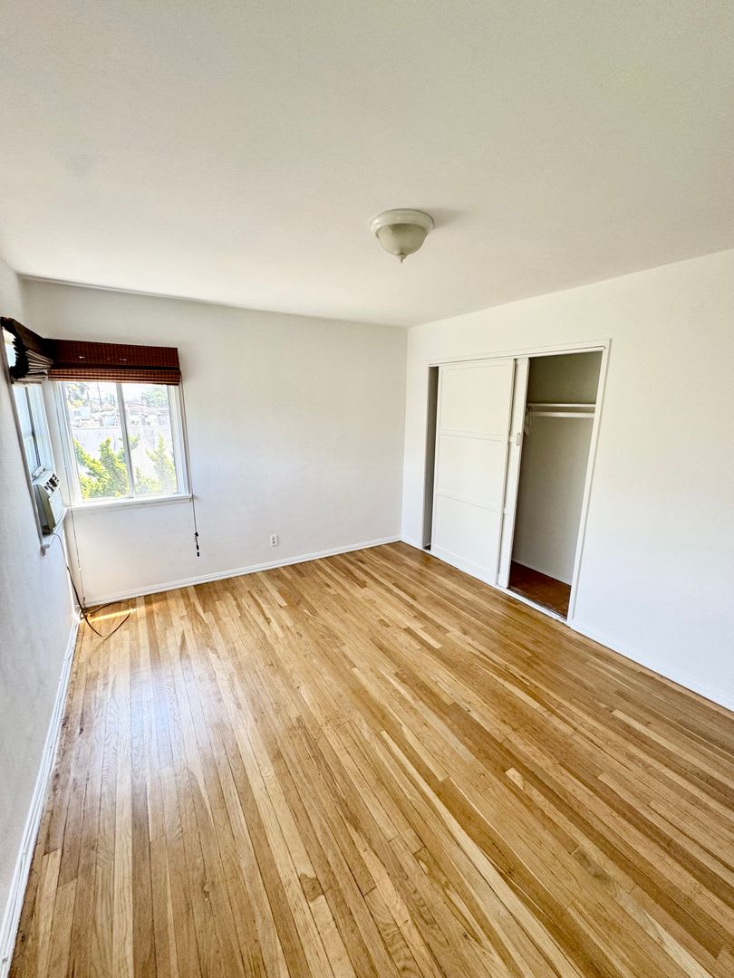 1816 Hillhurst Ave – photo 5