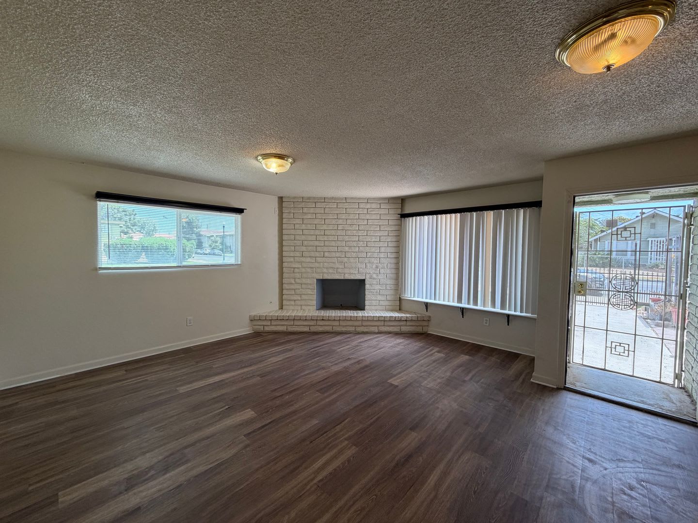 Adorable Home in Oleander Area! – photo 5