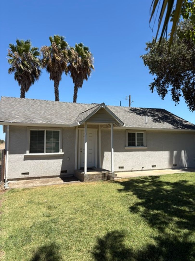 Charming 3 Bed, 1 Bath Country Home – photo 3