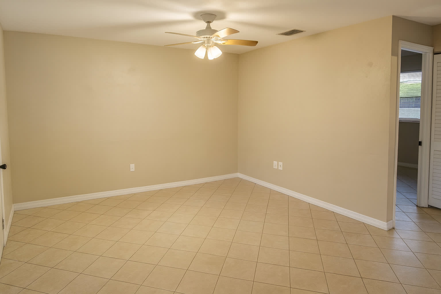 257 Poe Ave – photo 5