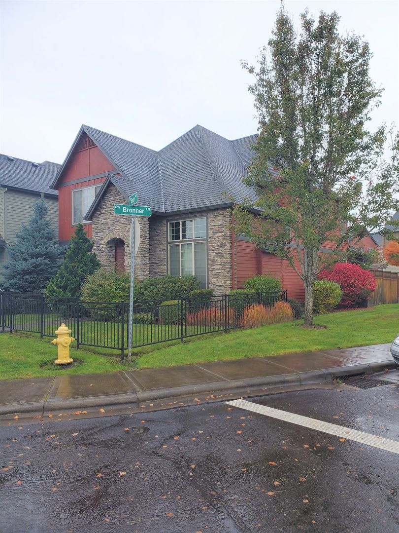 Great Home in Sherwood! Primary Suite on Main! – photo 3